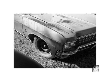 Voitures anciennes en noir et blanc