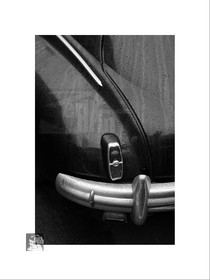 Voitures anciennes en noir et blanc