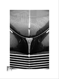 Voitures anciennes en noir et blanc