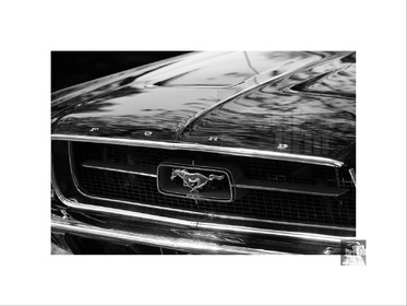 Voitures anciennes en noir et blanc