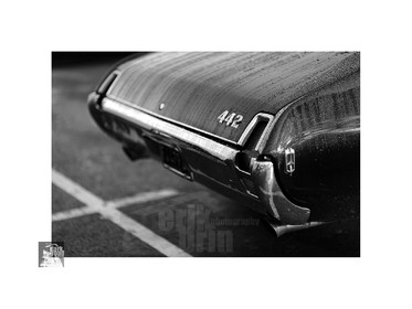 Voitures anciennes en noir et blanc