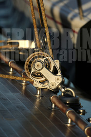 ref-21130-poulie-bateau-de-course-voile-pont-de-bateau-photo-de-bateau-voilier.jpg
