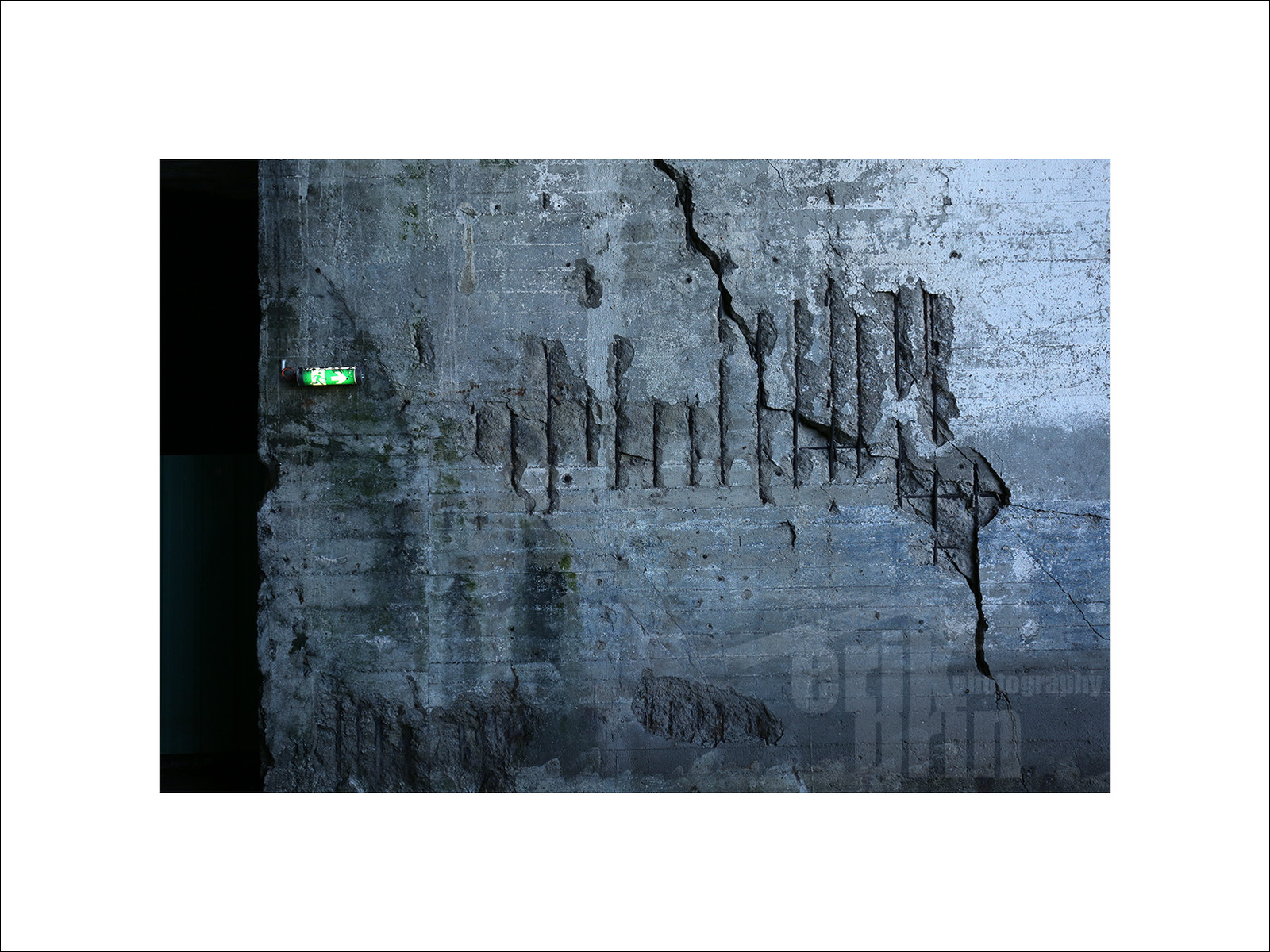 abstc0130-photo-abstraite-street-photography-galerie-d-art-parking-photo-contemporaine-photographe.jpg