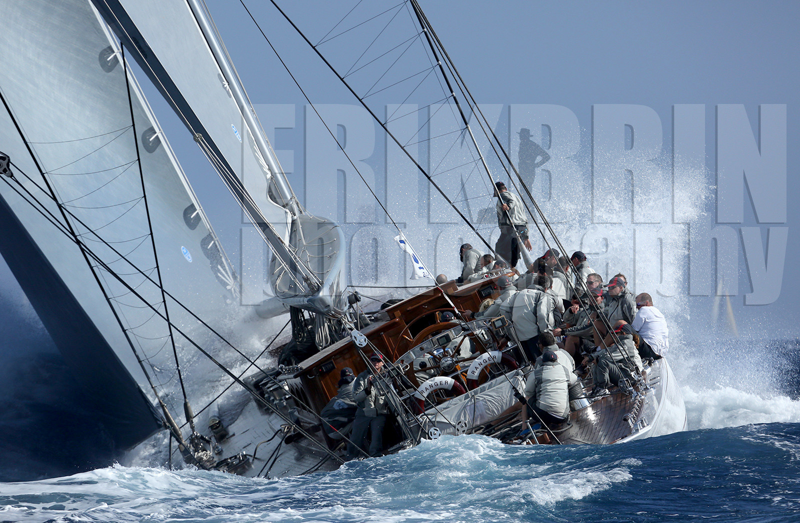 ref-3750-st2014-class-j-j-class-vieux-greement-voilier-voile-bateau-de-course-mer.jpg