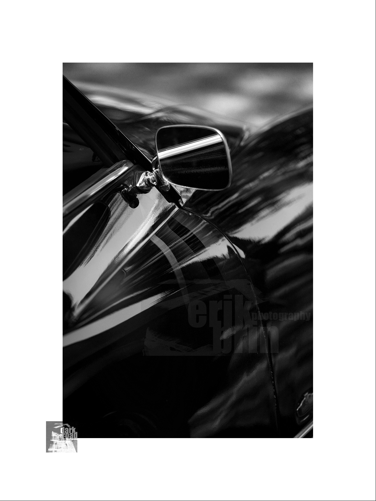 Voitures anciennes en noir et blanc