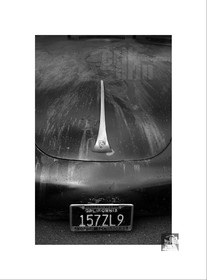 Voitures anciennes en noir et blanc