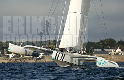 ref40040-tri2022-bateau-de-course-trimaran-voilier-voile-photo-de-bateau.jpg