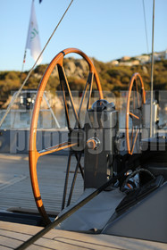 ref-21270-barre-de-voilier-bateau-pont-de-bateau-greement-bateau-de-course.jpg