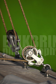 ref-20460-pont-de-bateau-poulie-bateau-de-course-accastillage-photo-de-bateau.jpg