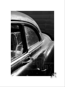 Voitures anciennes en noir et blanc