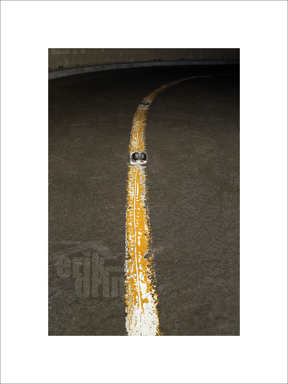 abstc0155-photo-abstraite-street-photography-galerie-d-art-parking-photo-contemporaine-photographe.jpg