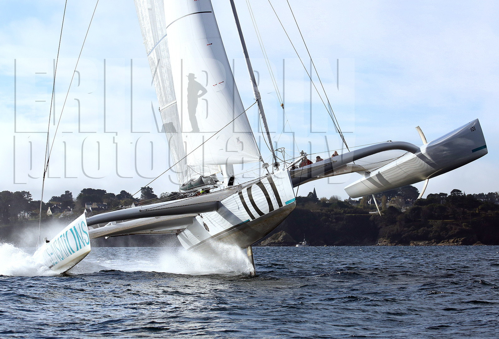 ref40010-tri2021-bateau-de-course-trimaran-voilier-voile-photo-de-bateau.jpg