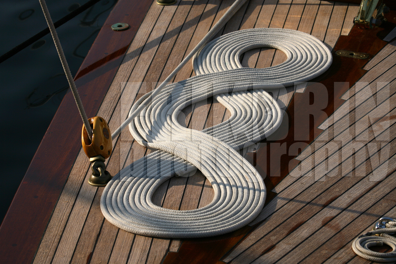 ref-21030-pont-de-bateau-cordages-vieux-greement-mer-photo-de-bateau.jpg