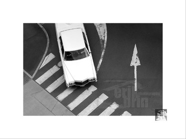 Voitures anciennes en noir et blanc