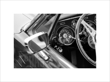 voit0138-voiture-ancienne-vieille-voiture-ford-mustang-photo-noir-et-blanc-photographe-vintage-.jpg