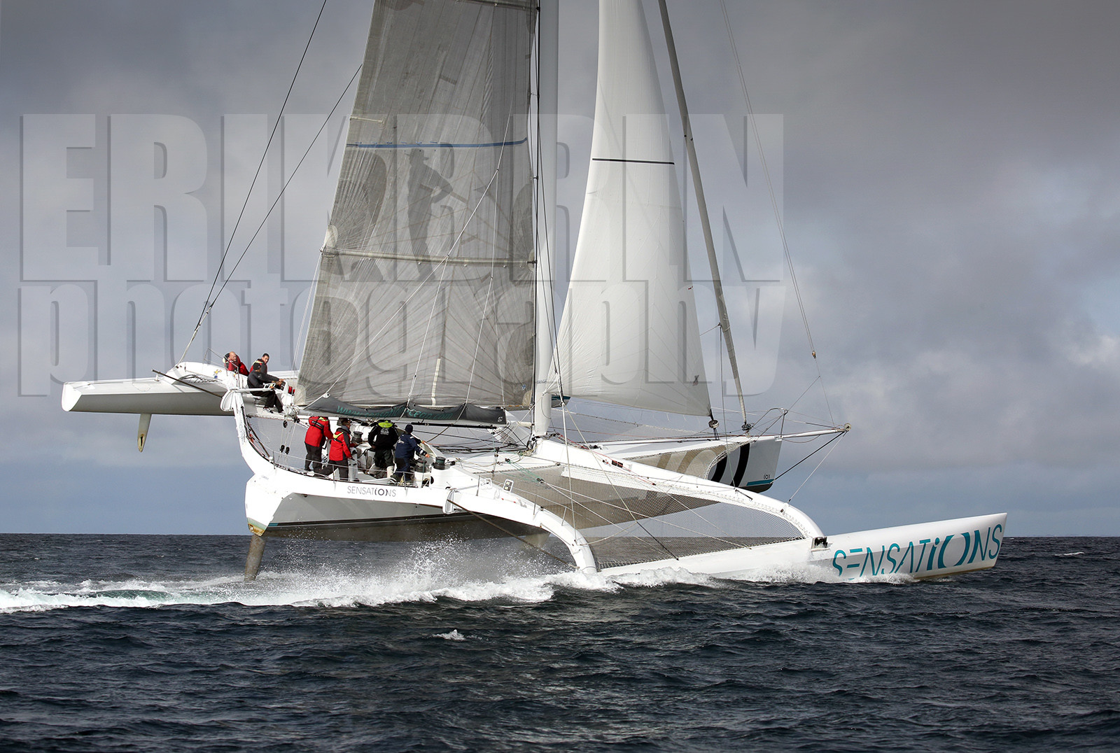 ref40030-tri2022-bateau-de-course-trimaran-voilier-voile-photo-de-bateau.jpg