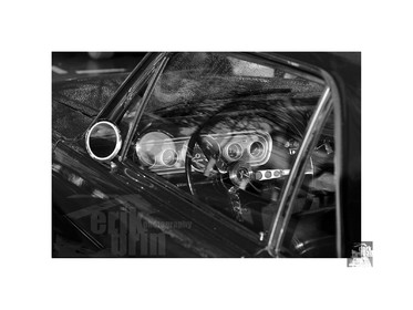 Voitures anciennes en noir et blanc