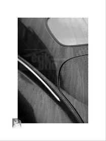 Voitures anciennes en noir et blanc