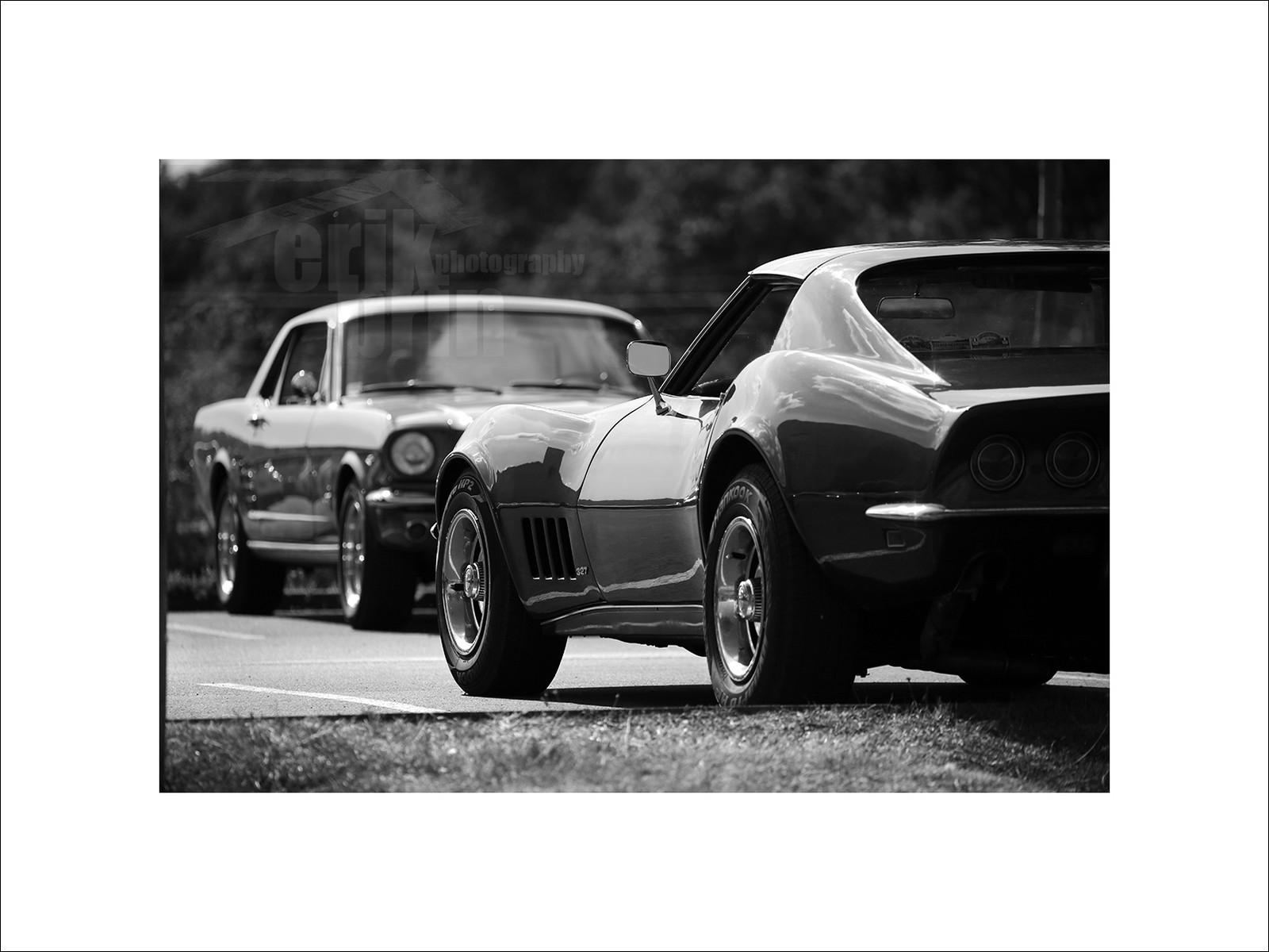 voit0119-voiture-ancienne-vieille-voiture-ford-mustang-photo-noir-et-blanc-photographe-vintage-.jpg