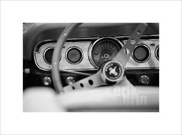 voit0135-voiture-ancienne-vieille-voiture-ford-mustang-photo-noir-et-blanc-photographe-vintage-.jpg