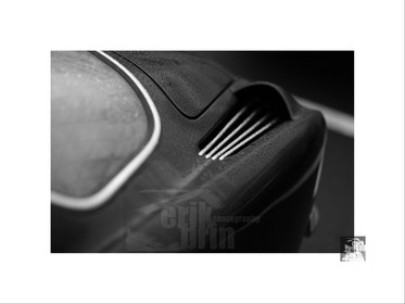 Voitures anciennes en noir et blanc