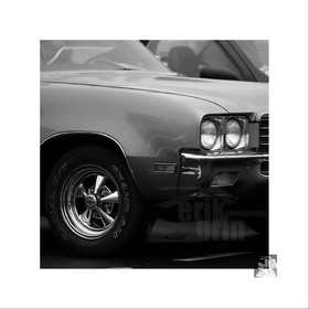 Voitures anciennes en noir et blanc