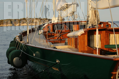 ref-19550-rc-2015-voile-voilier-bateau-barre-details-mer.jpg