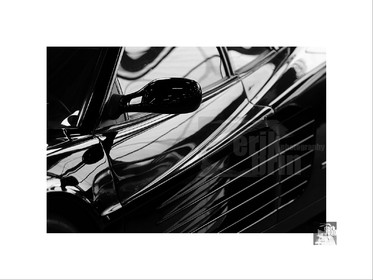 Voitures anciennes en noir et blanc