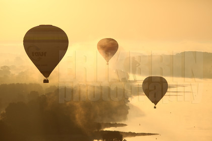 ref-940-lo-la-loire-mongolfiere-paysage-nature-brume-photographe.jpg