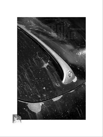 Voitures anciennes en noir et blanc