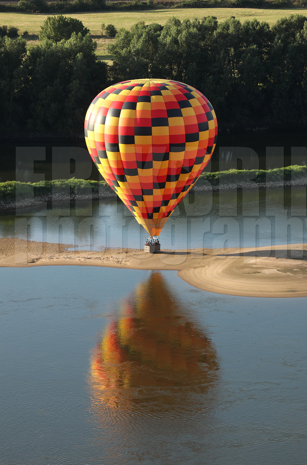 ref-1090-lo10-la-loire-mongolfiere-paysage-nature-photos-de-la-loire-photographe.jpg