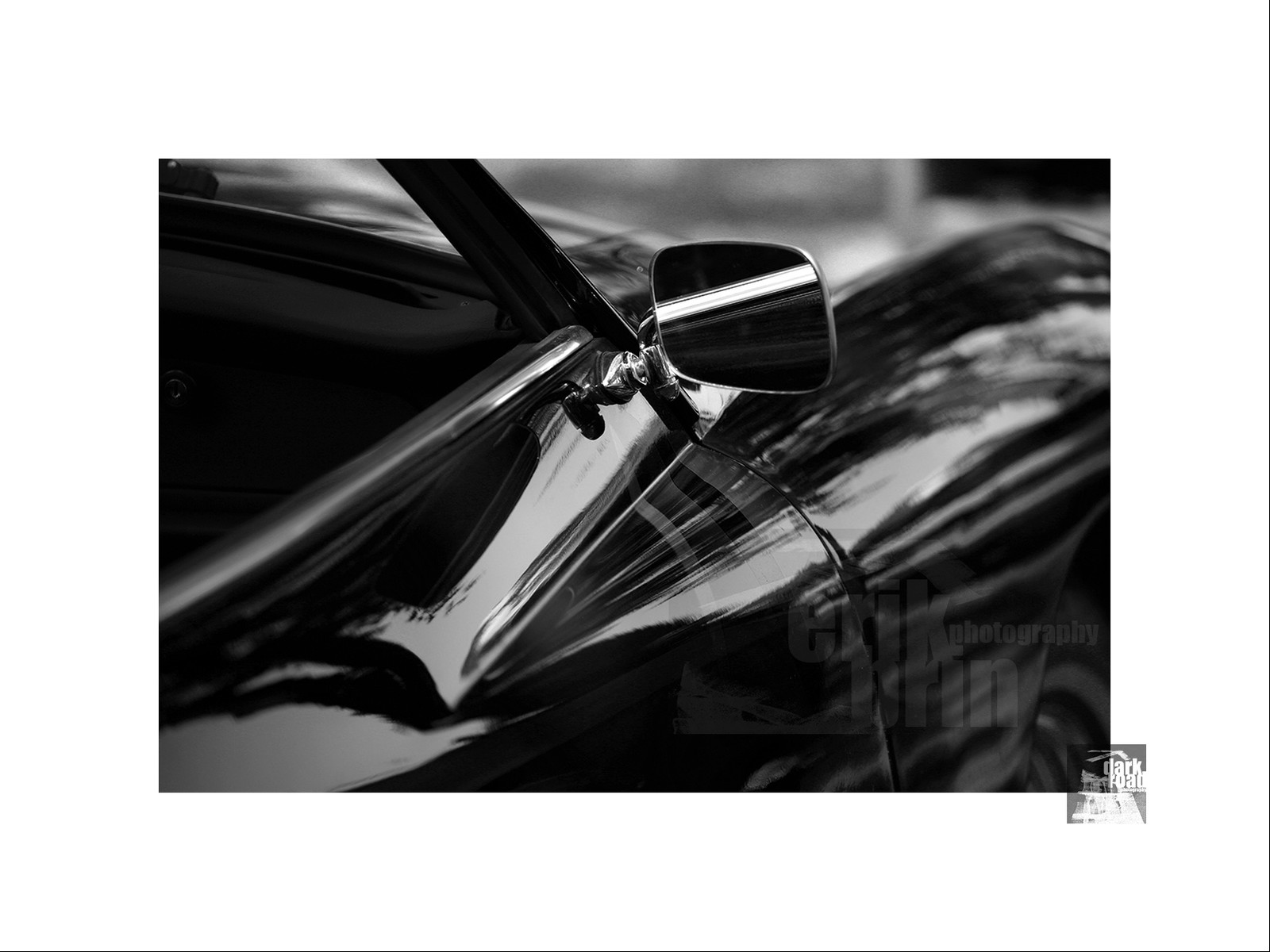 Voitures anciennes en noir et blanc